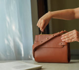 FOUNDER SLING BAG