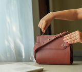 FOUNDER SLING BAG