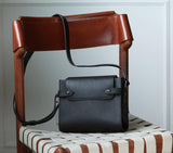 FOUNDER SLING BAG