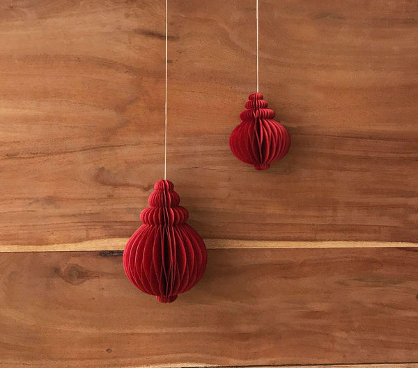 red_christmas_tree_ornaments